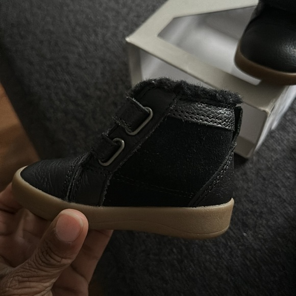 UGG Baby Boy Black Leather Sneakers ( BRAND NWT) - Picture 7 of 7